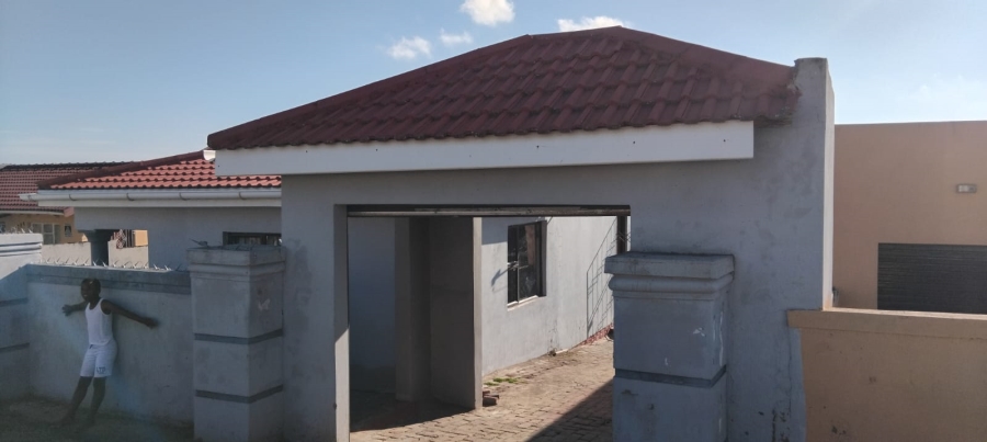 2 Bedroom Property for Sale in Phakamisa Eastern Cape
